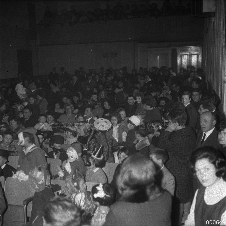 Sala gremita dell''ex cinema