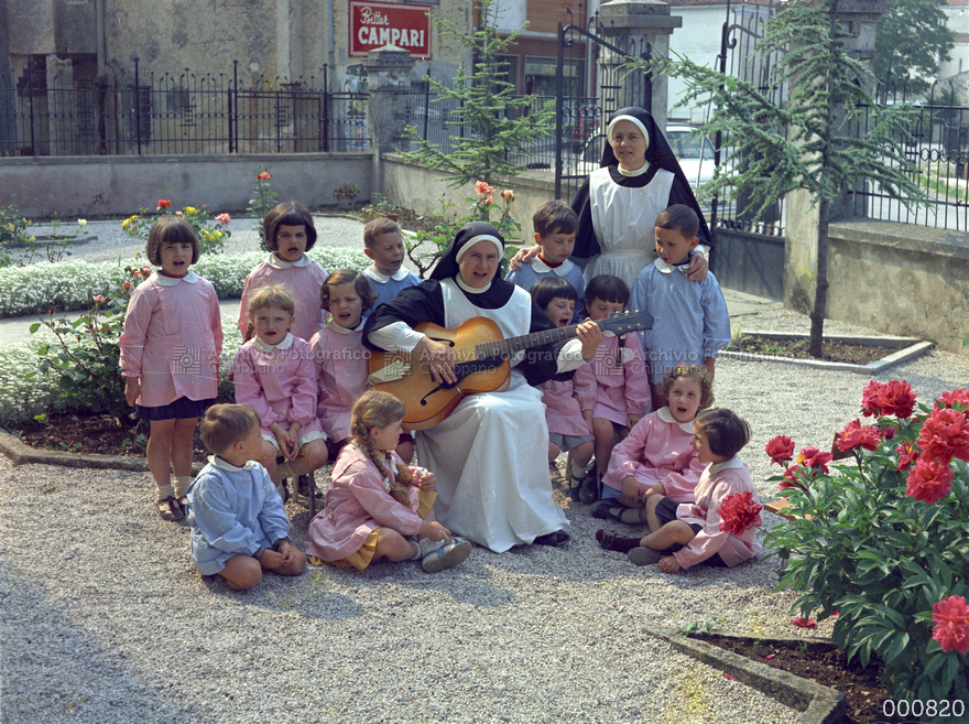 Foto di gruppo di alunni classe 1960/61