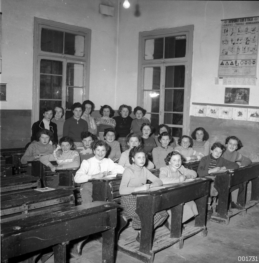 Ragazze al centro di lettura