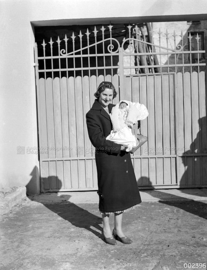 Madrina in posa in Piazzetta della Crosara