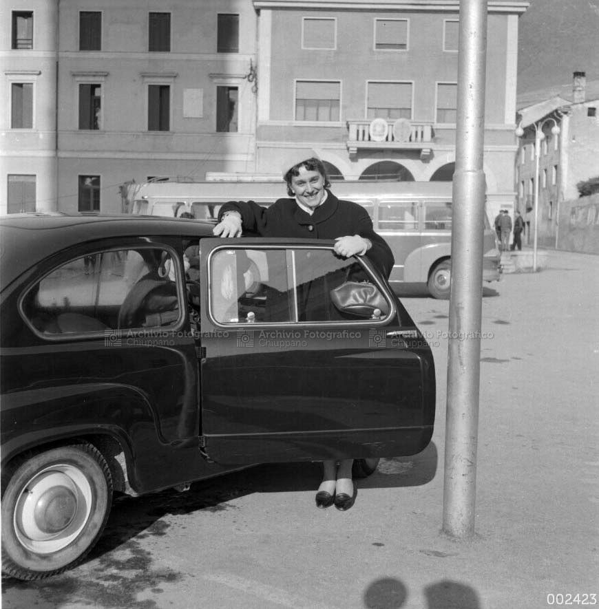 Ragazza in auto