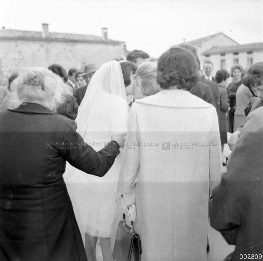 Augurio dei conoscenti alla sposa Dal Santo Gabriella