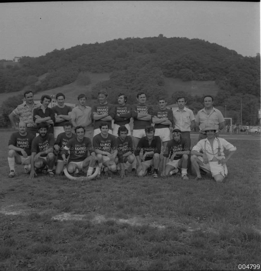 Partita di calcio scapoli contro ammogliati