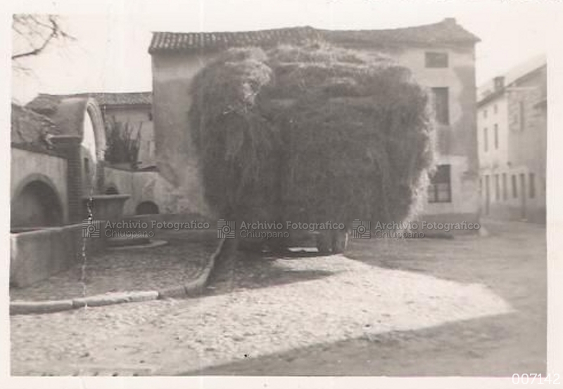 Carro di Battista Dalle Carbonare presso Piazzetta della Crosara