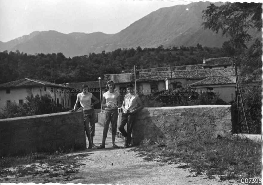 Ritratto presso il ponte provvisorio in legno in Loc. Bessè