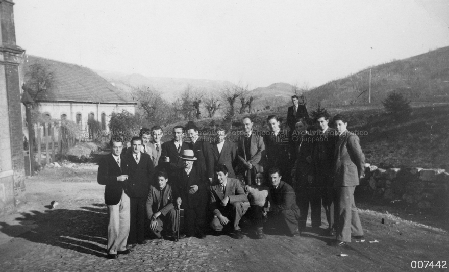 Foto di gruppo presso il Cotonificio Rossi