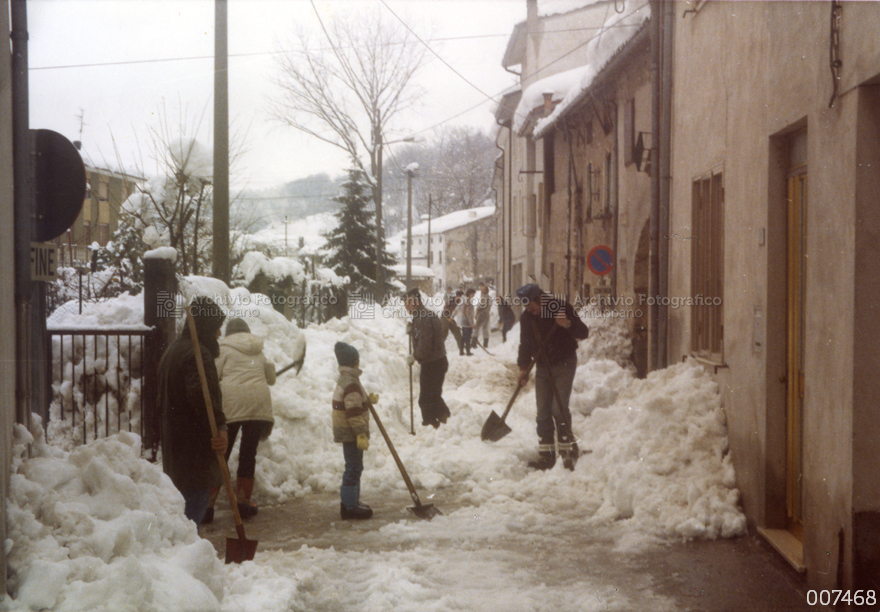 Spalaggio della neve in Via Garibaldi