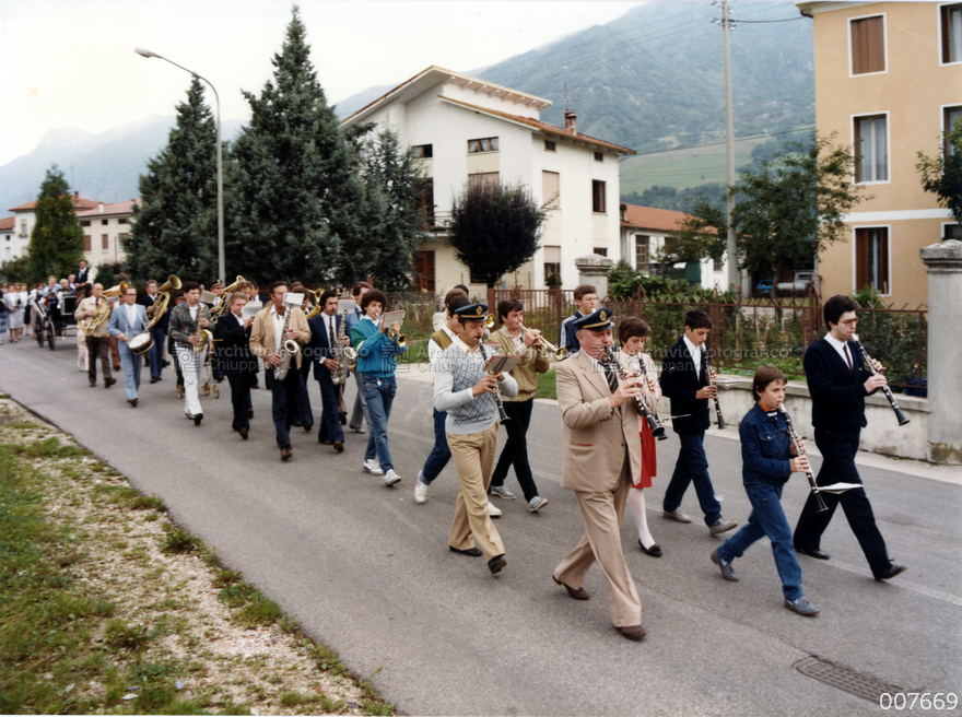 Banda musicale lungo Via Roma