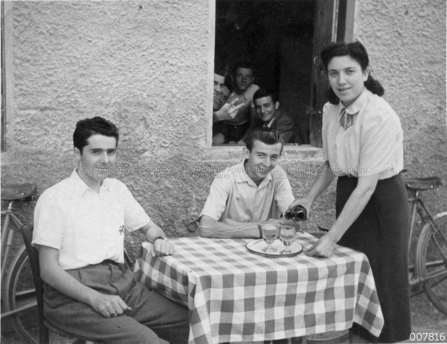 Ritratto presso il Bar Al Capelo