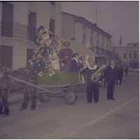 Sfilata di carro mascherato