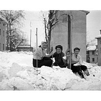 Amiche sula neve