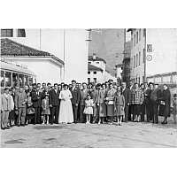 Foto di gruppo a lato della Chiesa di San Daniele