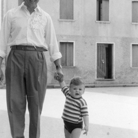 Ritratto di padre e figlio presso la piazzetta della Crosara